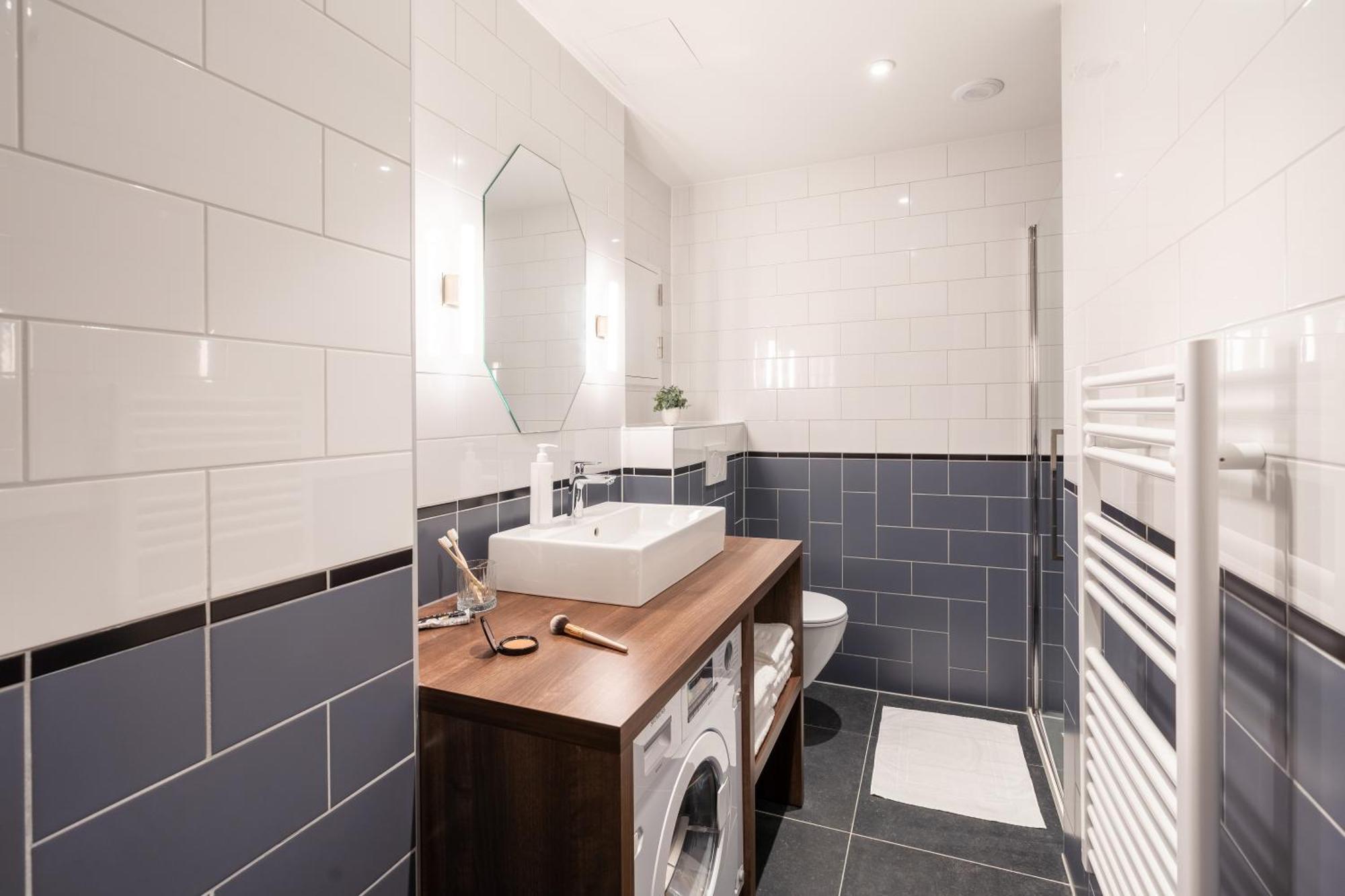 Large 2 Bedroom Apartment with Terrace and Sofa Bed